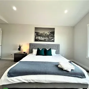 Luxury Retreat For Large Groups Calgary