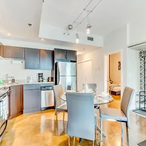 Luxury 2br - King Bed - Stunning Views Calgary