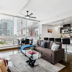 Upscale 2br - King Bed - Stunning Views Calgary