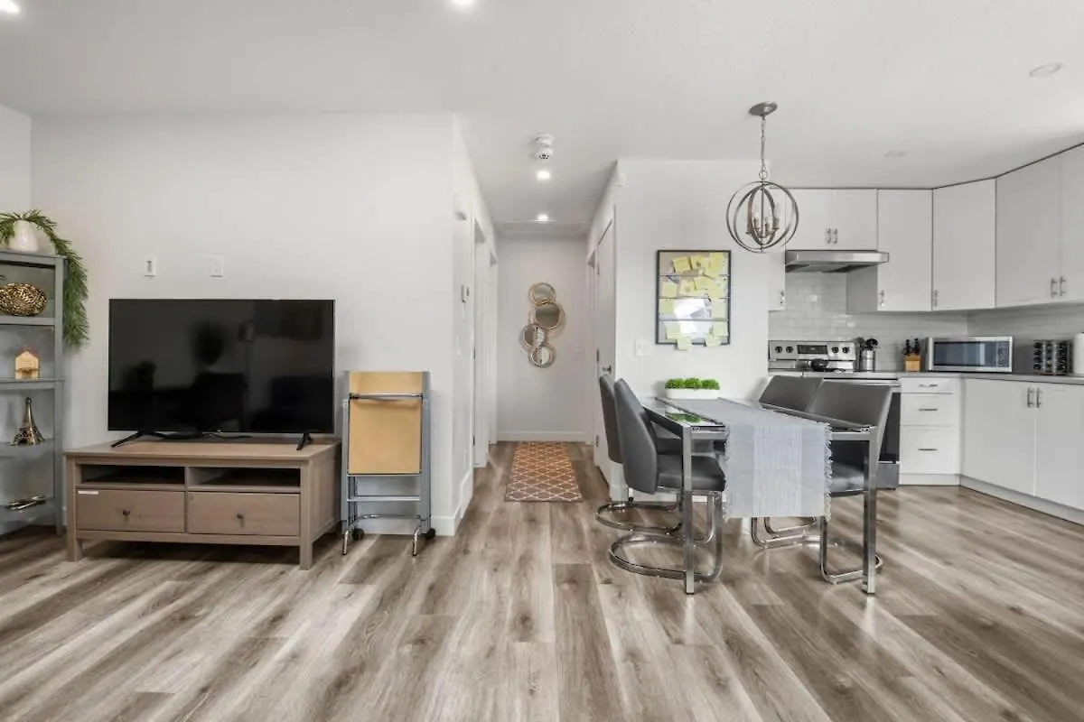 Holiday home Winston Suite 2Br 1Ba - Carriage Suite With Garage Calgary Canada