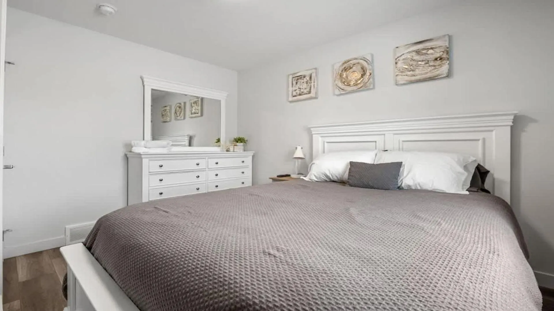Holiday home Winston Suite 2Br 1Ba - Carriage Suite With Garage Calgary Canada